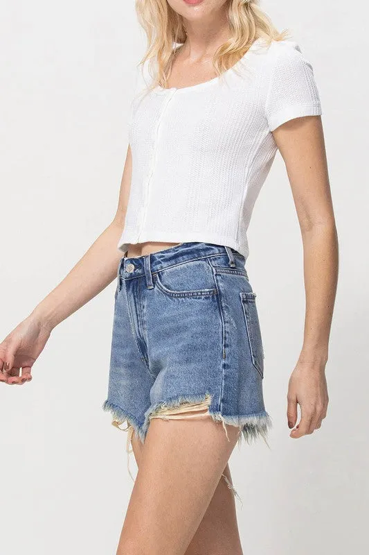 DISTRESSED RIGID MOM SHORTS