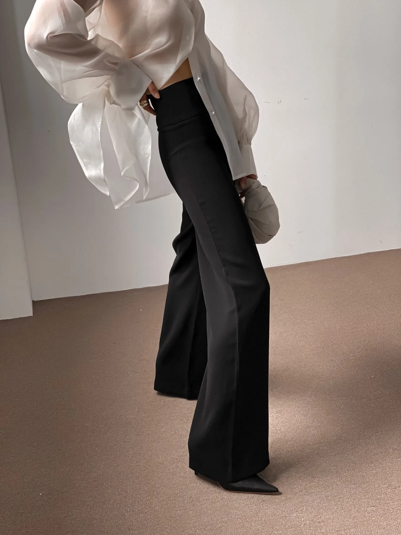 HIGH-RISE WIDE LEG CREPE TROUSERS